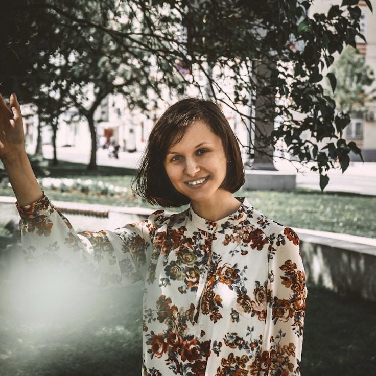 Asha Rao, Lead Design Curator at Sun Bridge Grove, reviewing corporate floral arrangements